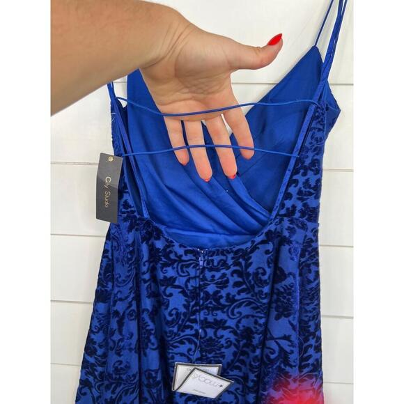 City Studio Blue Velvet Open Back VNeck Sleeveless Dress Size M New with Flaw - Picture 5 of 13